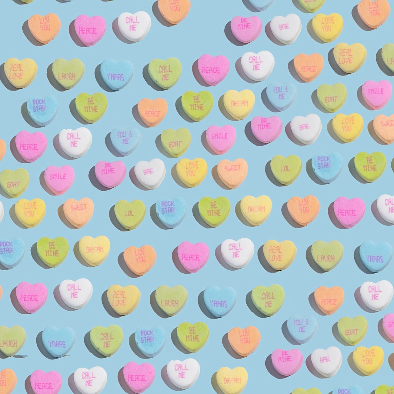 a pattern of many different colored candy hearts